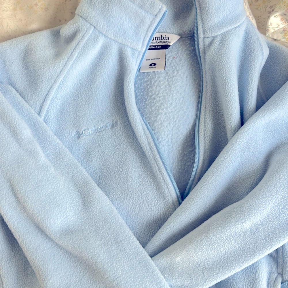 Columbia women’s light blue fuzzy jacket